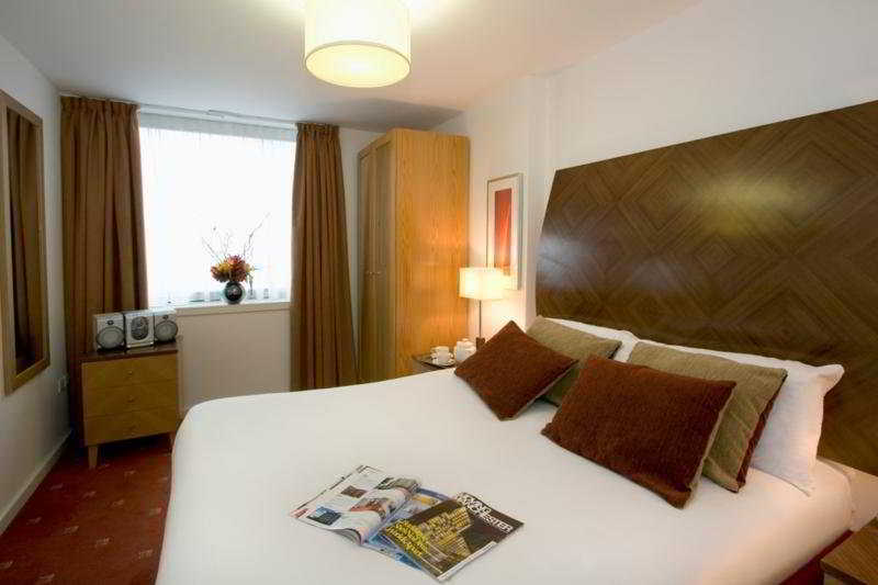Premier Suites Manchester Bilik gambar